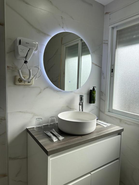 Hostal Fronton - Twin Room With Bathroom