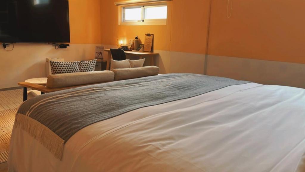 Postel nebo postele na pokoji v ubytování Chill Roof Hotel