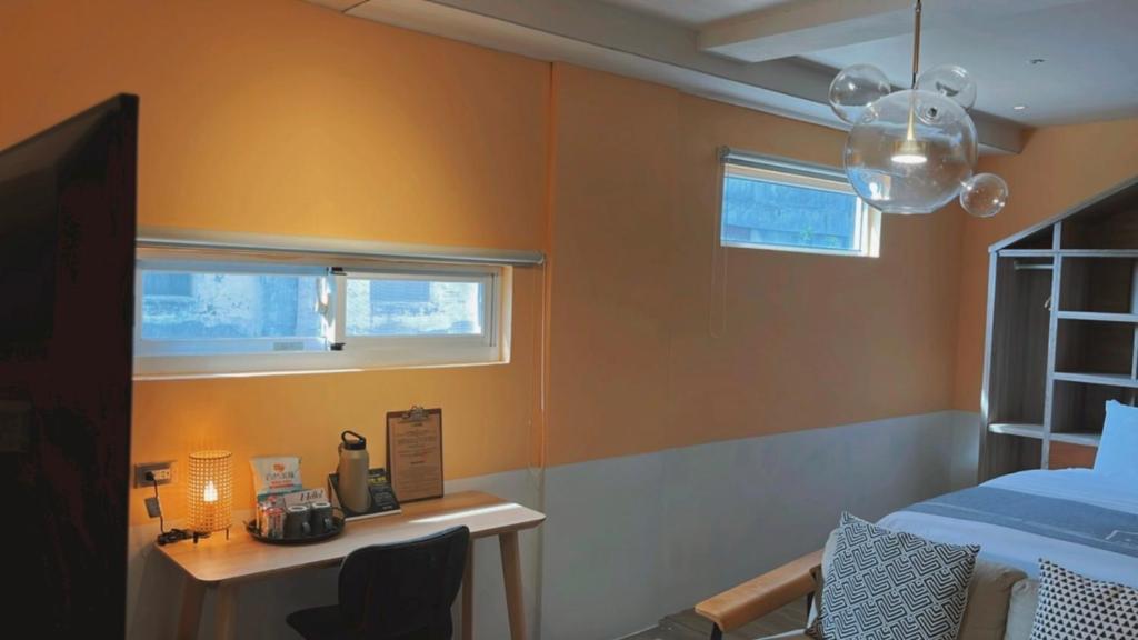 Postel nebo postele na pokoji v ubytování Chill Roof Hotel