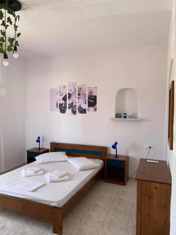 Posteľ alebo postele v izbe v ubytovaní Palmos Self-Catering Apartment with sea view