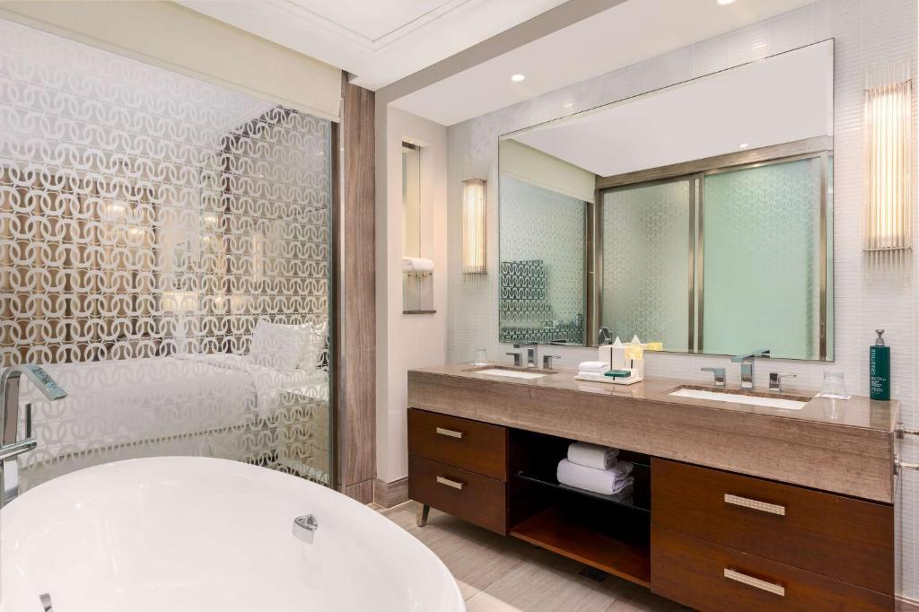 Hilton Dubai Al Habtoor City - Deluxe King Room Met Uitzicht