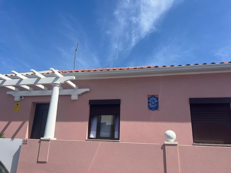 Το κτήριο όπου στεγάζεται  η παραθεριστική κατοικία