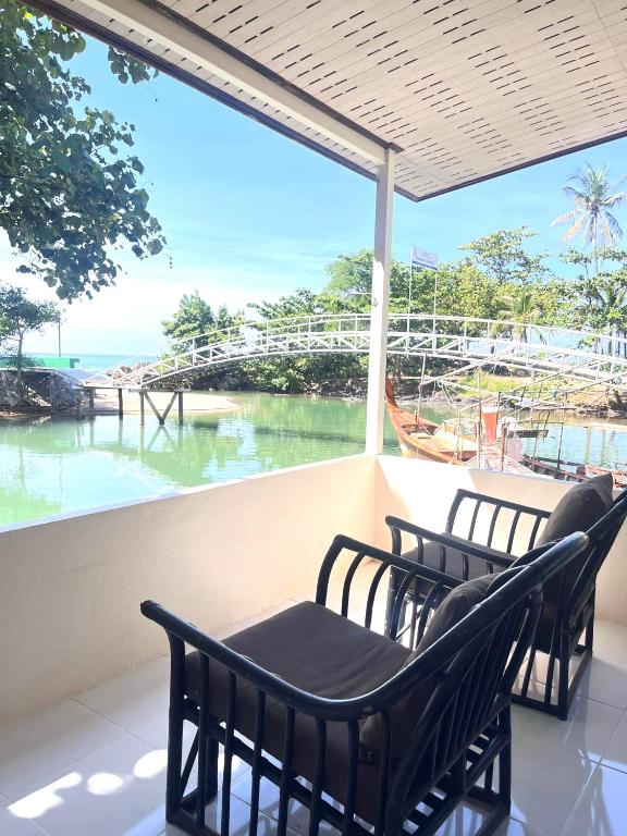 a porch with chairs and a view of the ocean at Chill Lay Beach House in Ko Lanta Yai