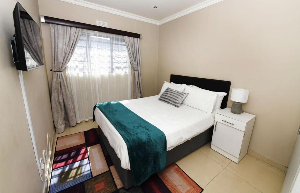 ELMED GUEST HOUSE - Deluxe Double Room With Balcony