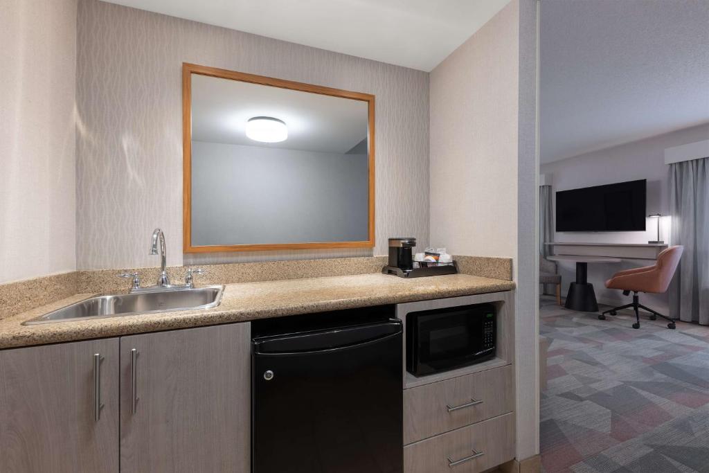 Kuchyň nebo kuchyňský kout v ubytování Hampton Inn & Suites by Hilton Moncton