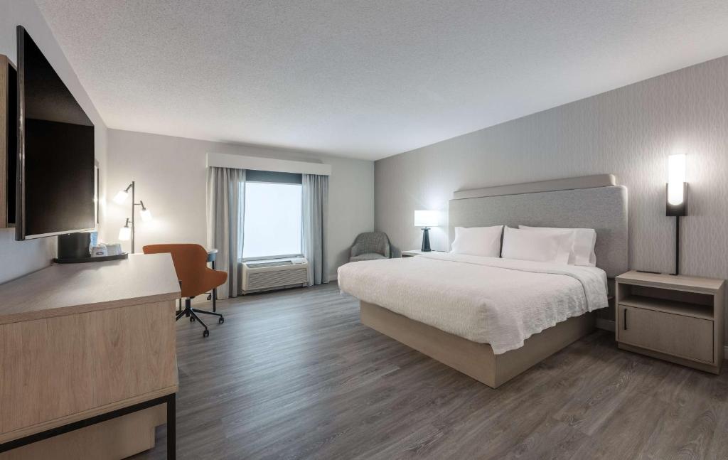 TV a/nebo společenská místnost v ubytování Hampton Inn & Suites by Hilton Moncton