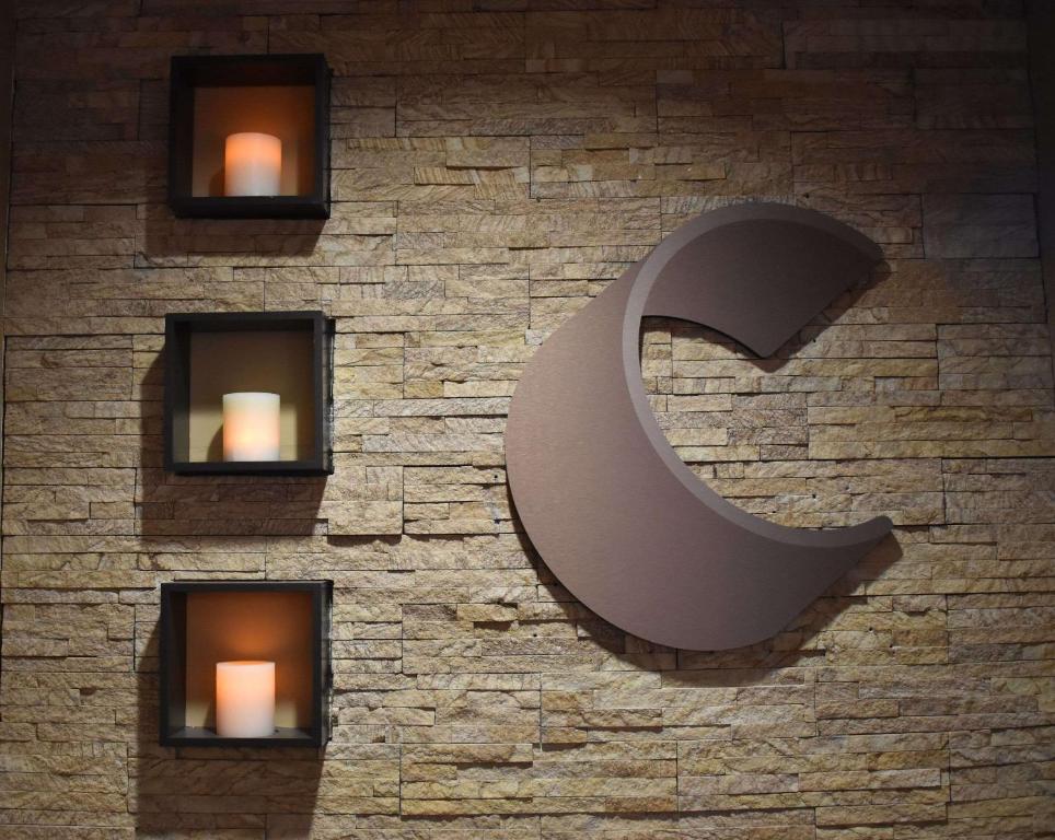 a stone wall with a large letter c on it at Comfort Suites in Forrest City