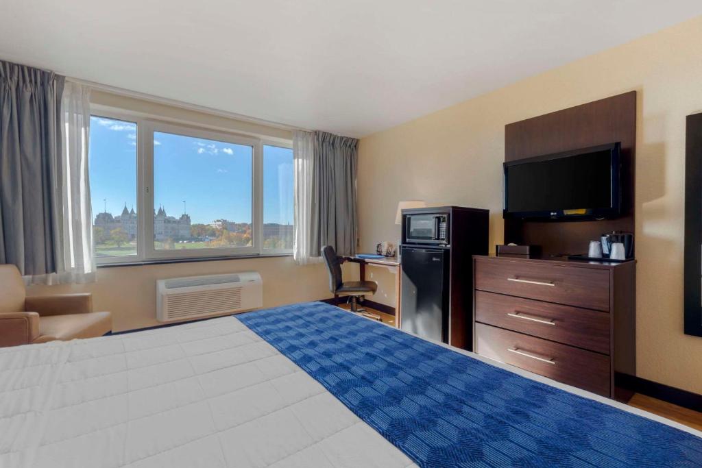 The Capitol Hotel, Ascend Hotel Collection - King Room - Non-Smoking