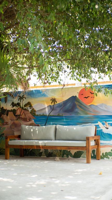 Posezení v ubytování Lost Inn Kuta Capsule Hostel