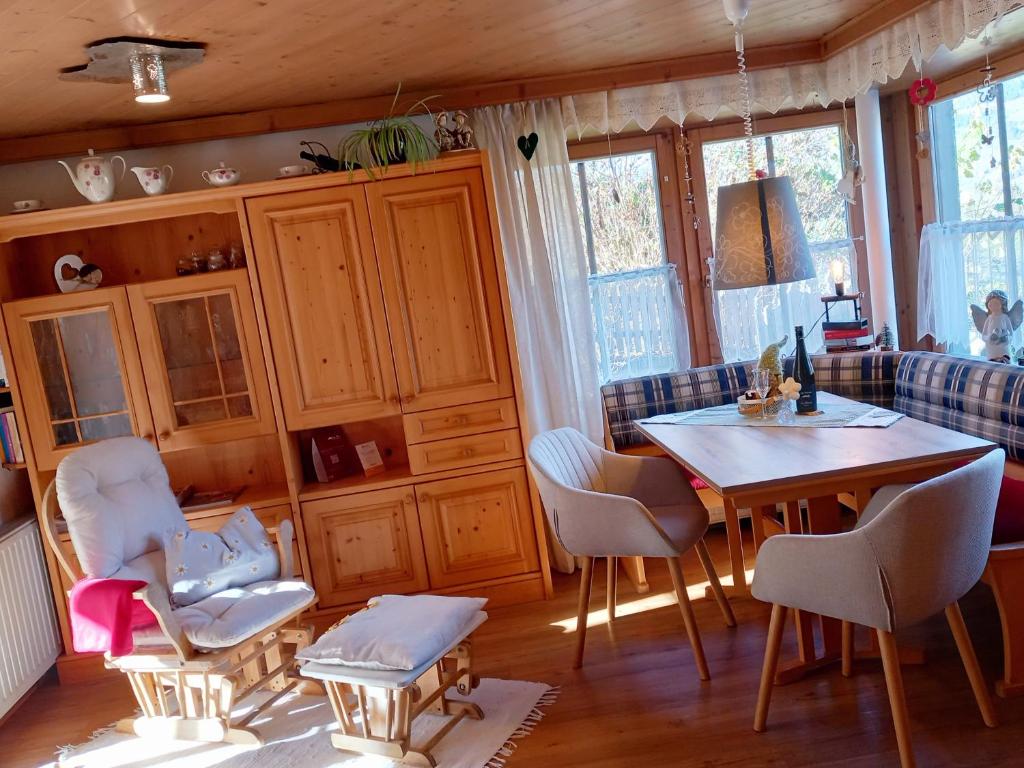 Posezení v ubytování "Opa Sepp" - Gartenwohnung