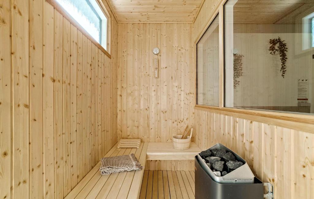 Koupelna v ubytování Lovely Home In Humble With Sauna