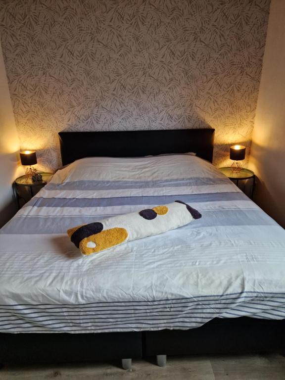 Postel nebo postele na pokoji v ubytování Bungalow Belle Vue - Camping International - Bomal - Durbuy