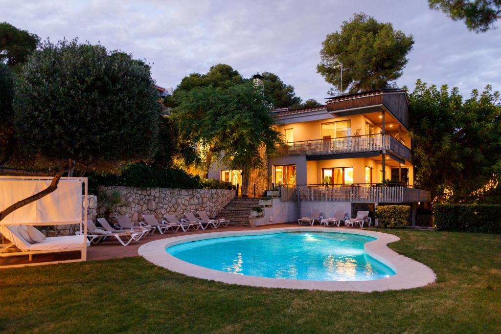 Luxurious Villa La Paz: Beach, Port Aventura Golf