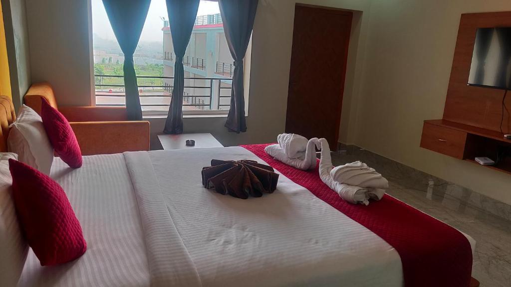 Postel nebo postele na pokoji v ubytování Shivanta Resort and Hotel