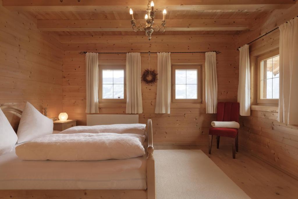 Postel nebo postele na pokoji v ubytování Alpen-Chalet-Pankraz