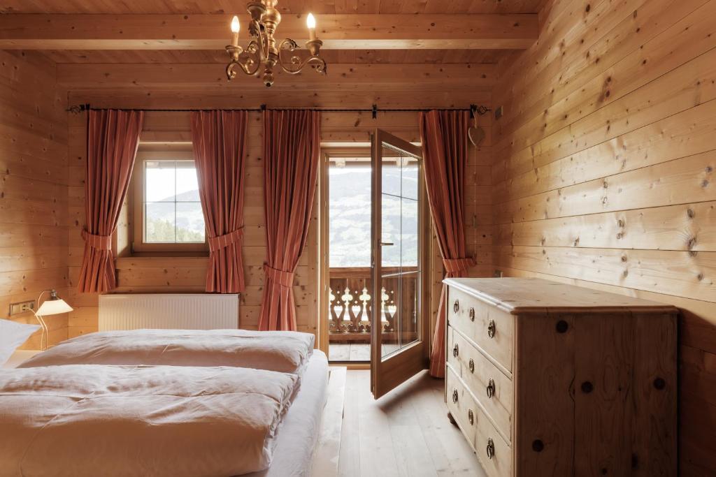 Postel nebo postele na pokoji v ubytování Alpen-Chalet-Pankraz