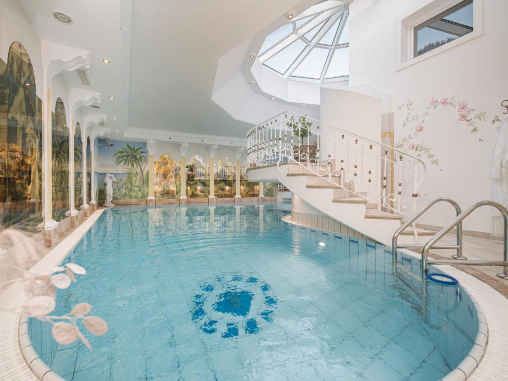 Bazén v ubytování Apparthotel "Landhaus Veronika" nebo v jeho okolí