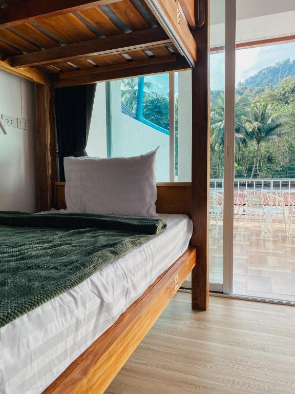 Postel nebo postele na pokoji v ubytování Little wild hostel khaosok