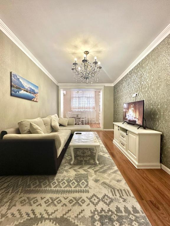 Televisyen dan/atau pusat hiburan di - Daniels Suite - Central - Spacious - Charming -