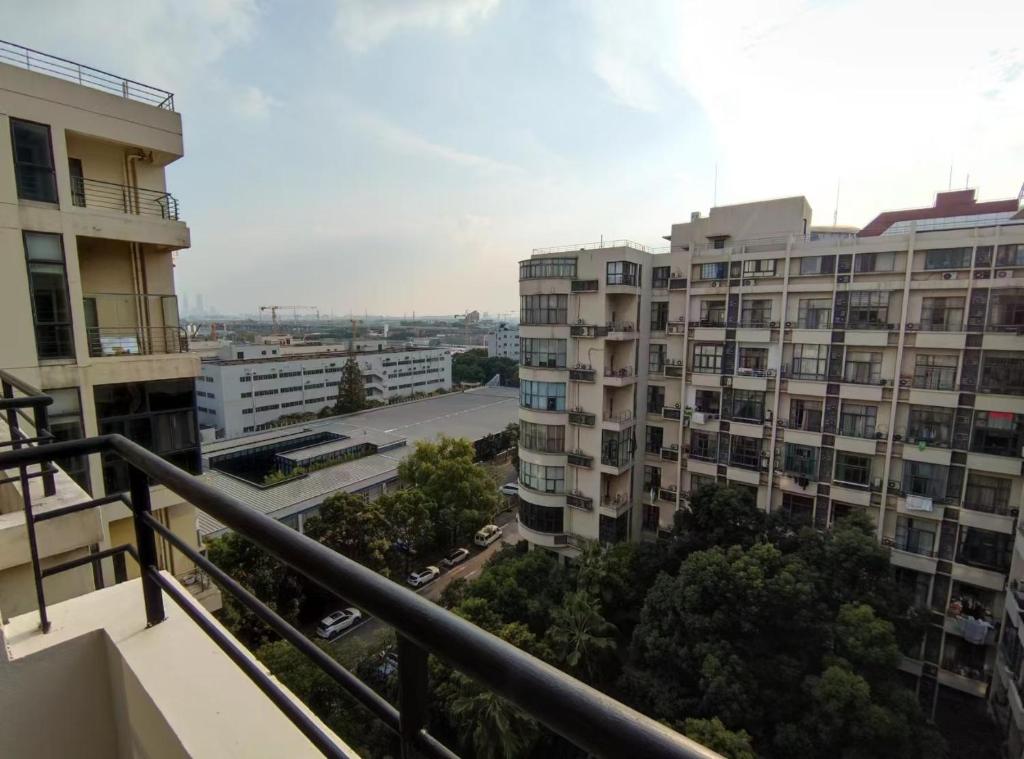 Balkón nebo terasa v ubytování iNestin Shanghai Apt Xinjinqiao Road