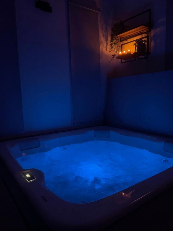 Fotografie z fotogalerie ubytování logement avec jacuzzi v destinaci Joucas