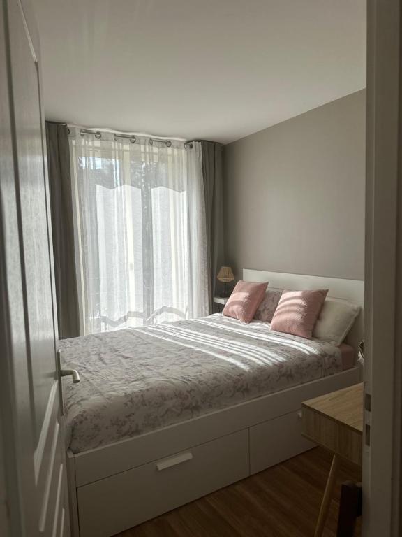 Postel nebo postele na pokoji v ubytování Chambre chez l'habitant proche de paris