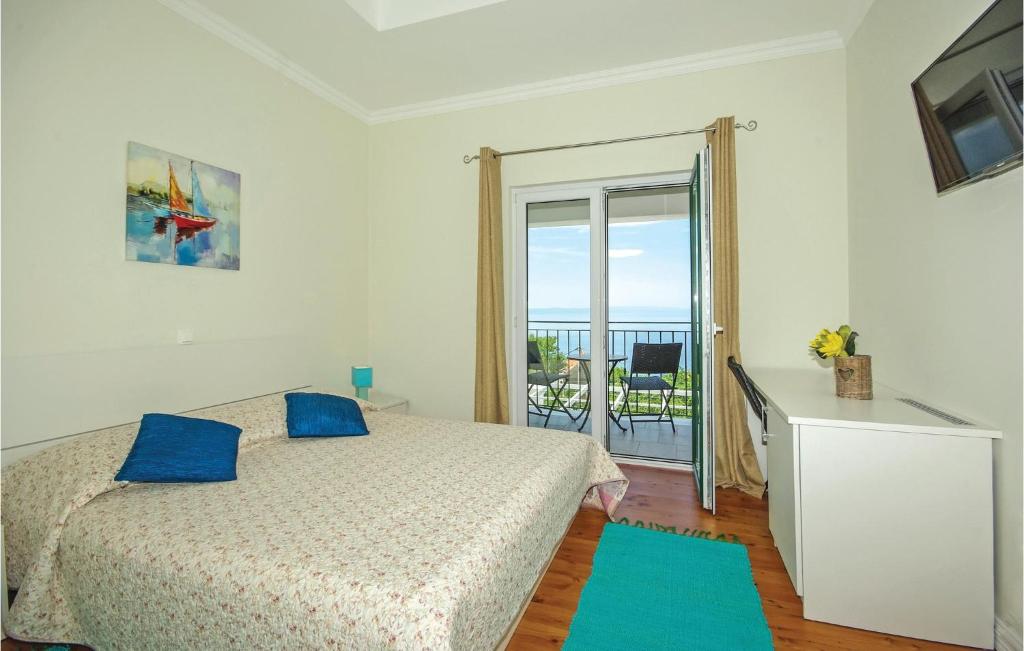 Posteľ alebo postele v izbe v ubytovaní Holiday Home Gornje Tucepi With Sea View 313