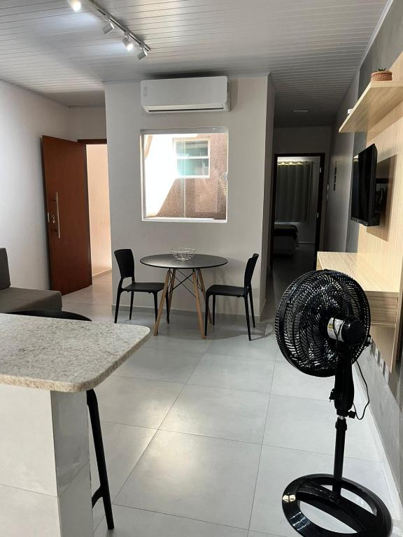 TV a/nebo společenská místnost v ubytování LOFT PAJUMAR 1 ANDAR 300mt PRAIA PAJUCARA