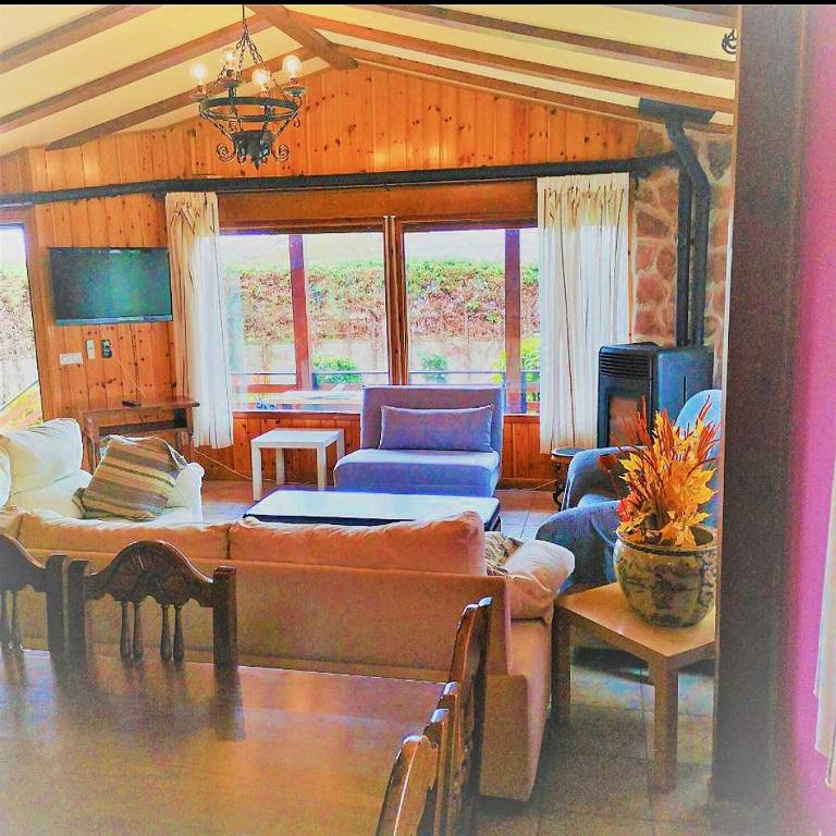 TV a/nebo společenská místnost v ubytování CON PISCINA SANSIL RURAL Atapuerca