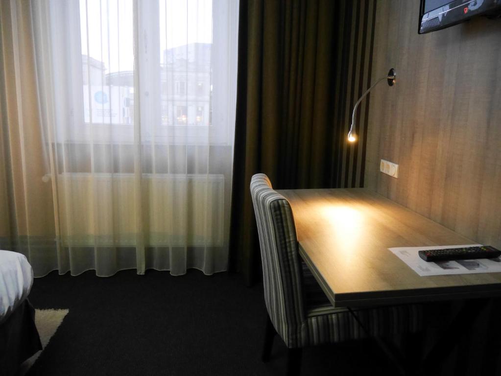 TV a/nebo společenská místnost v ubytování Hotel Mille Colonnes