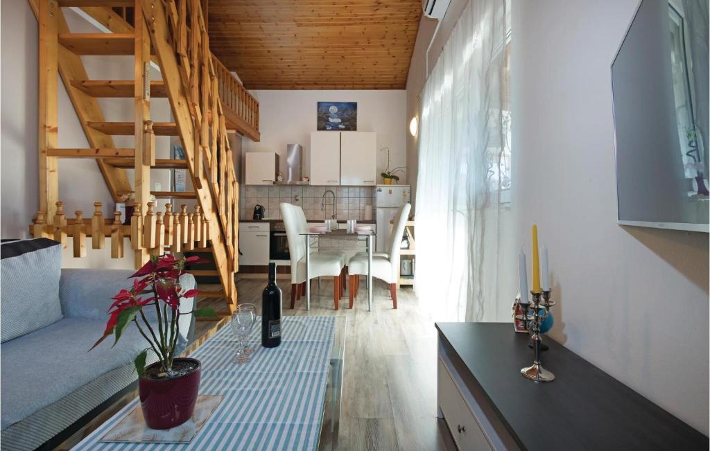 Fotografie z fotogalerie ubytování Two-Bedroom Holiday Home In Valtura v destinaci Valtura