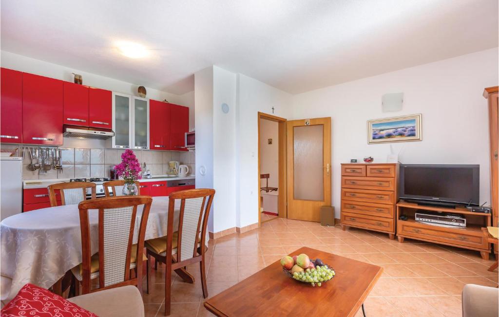 Kuchyň nebo kuchyňský kout v ubytování Holiday Home Vojnic Sinjski 11