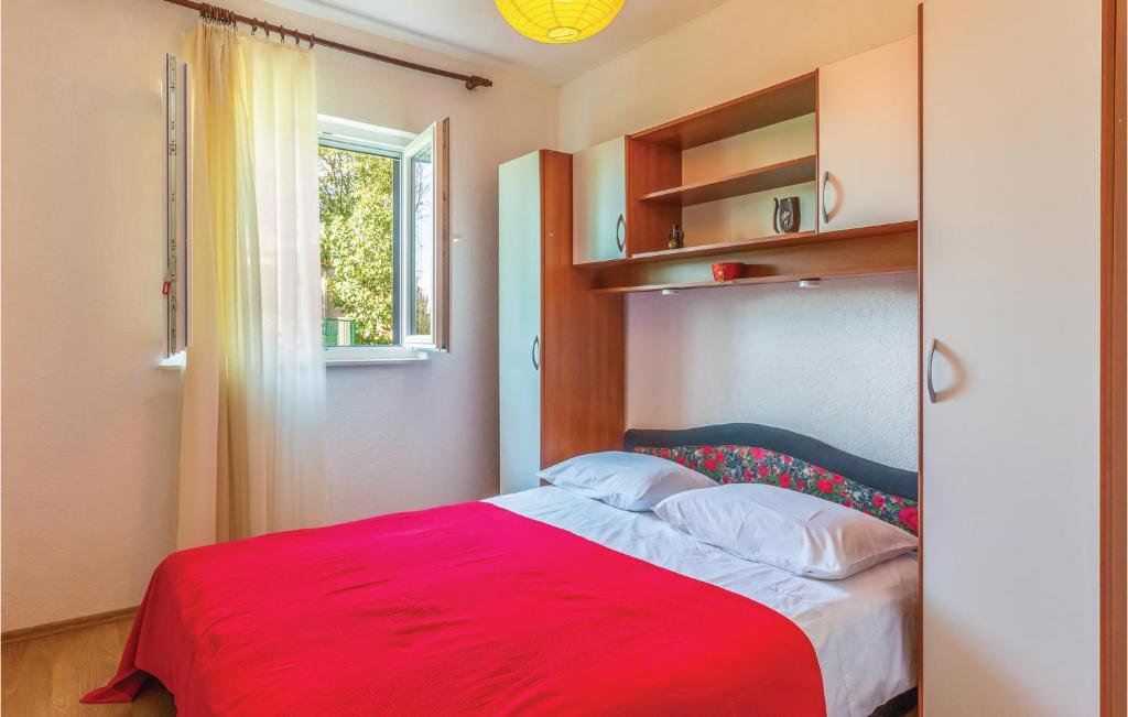 Postel nebo postele na pokoji v ubytování Holiday Home Vojnic Sinjski 11