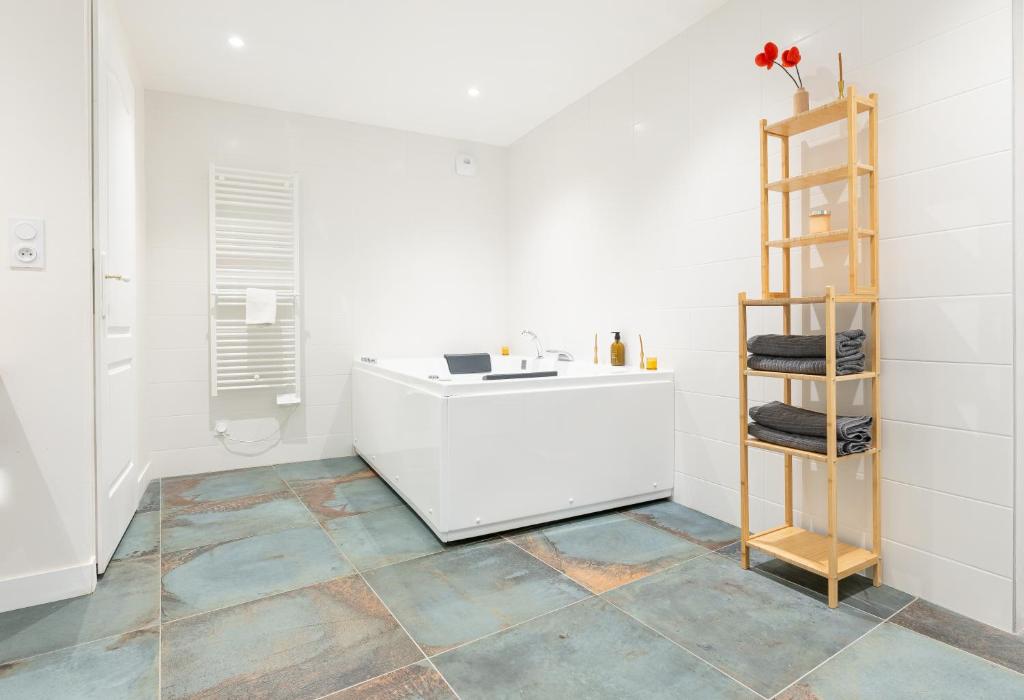 Φωτογραφία από το άλμπουμ του Grand Duplex avec Spa et Parking privé- 8 personnes σε Paray-le-Monial