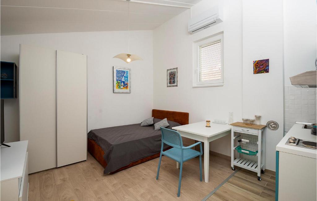 Cozy Apartment In Barbariga With Wifi