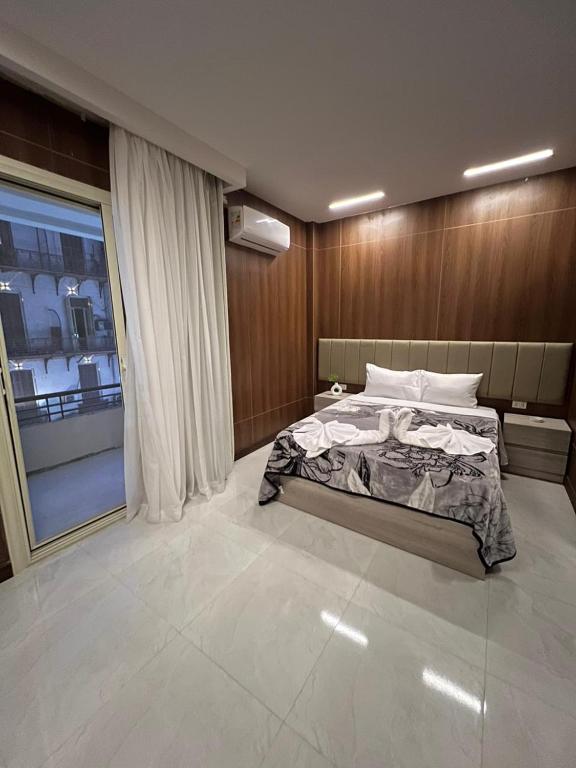 Postel nebo postele na pokoji v ubytování Royal Home Hotel