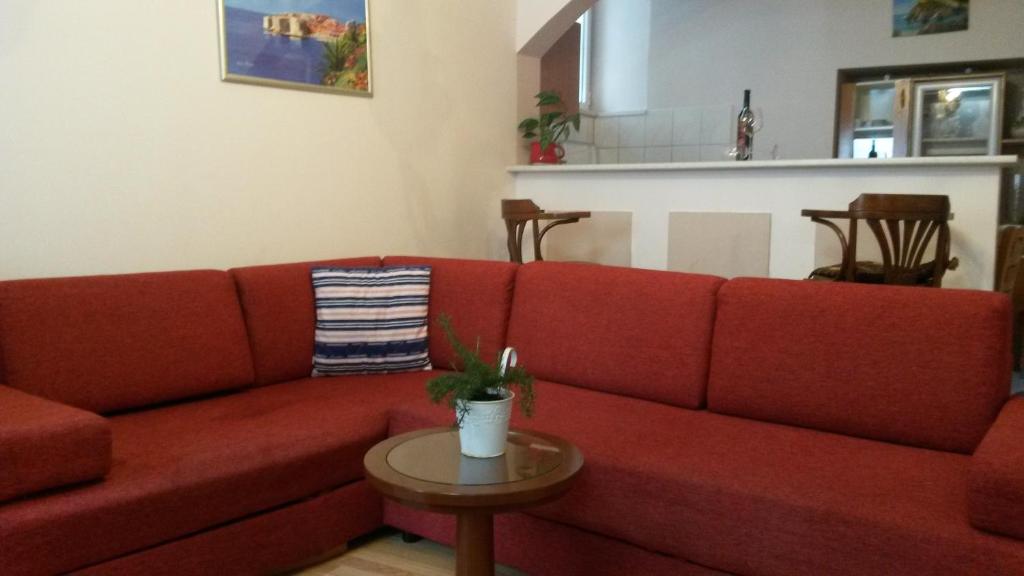 Posedenie v ubytovaní Old Harbour City Center Apartment