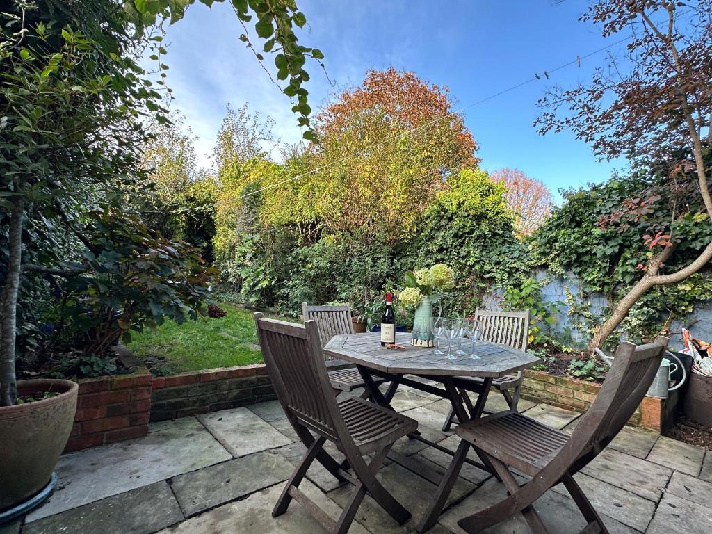 a table and chairs sitting on a patio at 2 bed luxe garden apartment in London