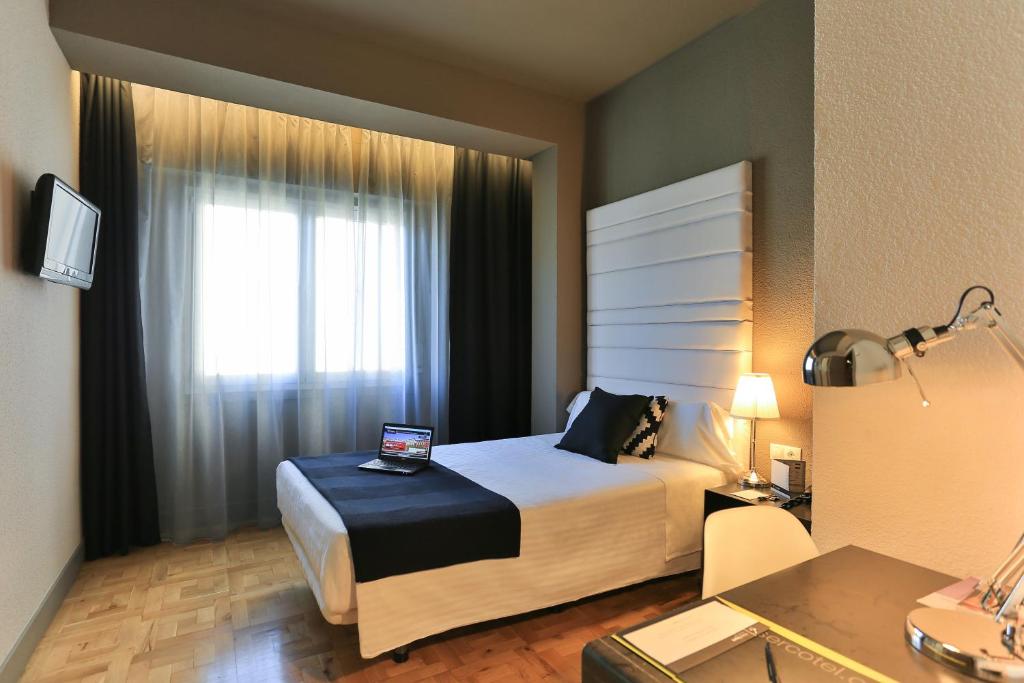 Postel nebo postele na pokoji v ubytování Habitus Hotel Leyre