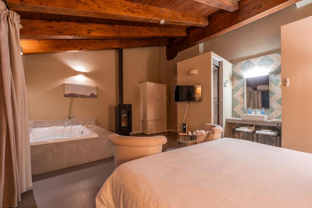 Hotel Mas De Cebrian - Suite Con Vistas A La Montaña