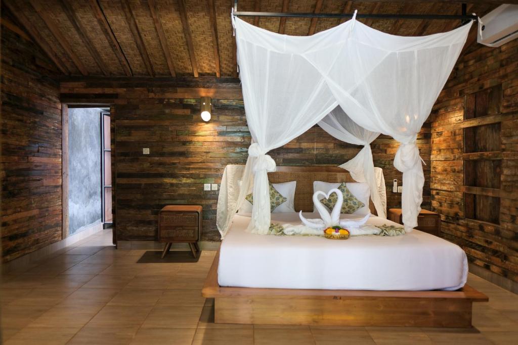Postel nebo postele na pokoji v ubytování The Ananda suite