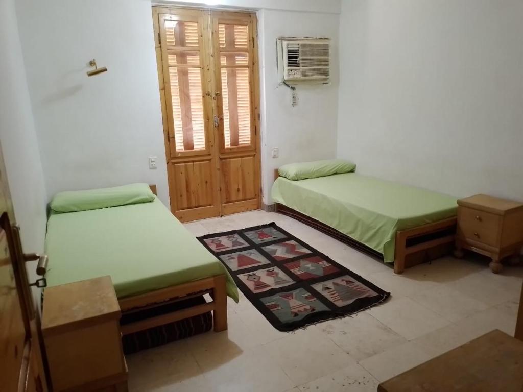 Postel nebo postele na pokoji v ubytování Adad Noubian House