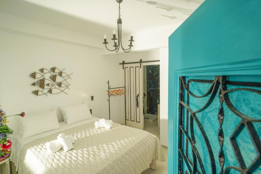 Postel nebo postele na pokoji v ubytování Seabed Suites Mykonos
