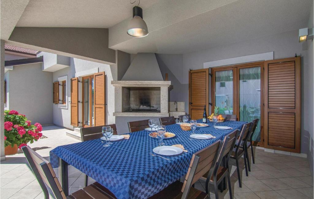 Zdjęcie z galerii obiektu 4 Bedroom Awesome Home In Trosti w mieście Heki