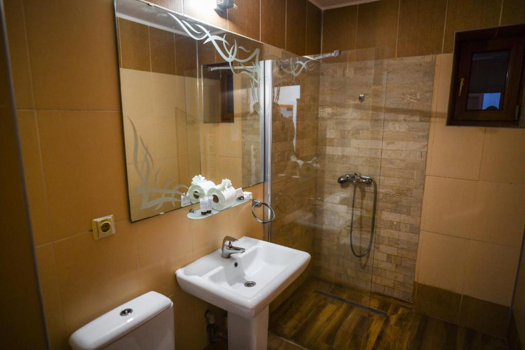 Koupelna v ubytování Hotel Elyon Dej