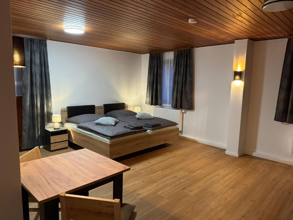 Postel nebo postele na pokoji v ubytování Gästezimmer Werwein