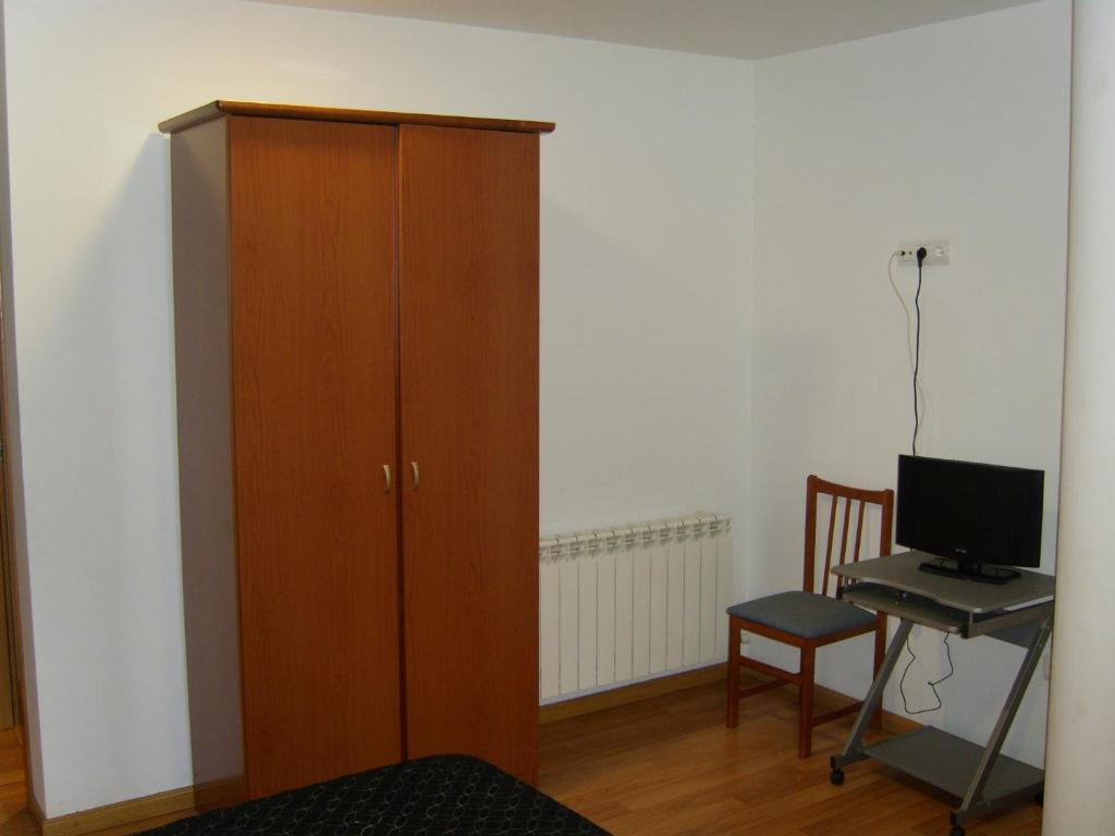 TV a/nebo společenská místnost v ubytování Hostal Las Eras