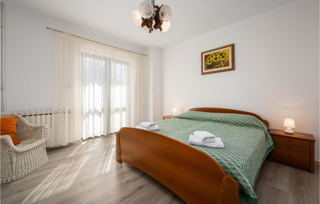 Posteľ alebo postele v izbe v ubytovaní Beautiful Home In Porec With Wifi