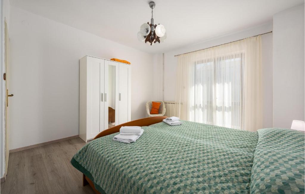Posteľ alebo postele v izbe v ubytovaní Beautiful Home In Porec With Wifi