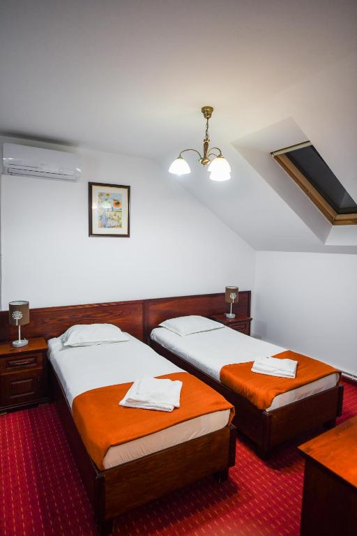 Postel nebo postele na pokoji v ubytování Hotel Elyon Dej